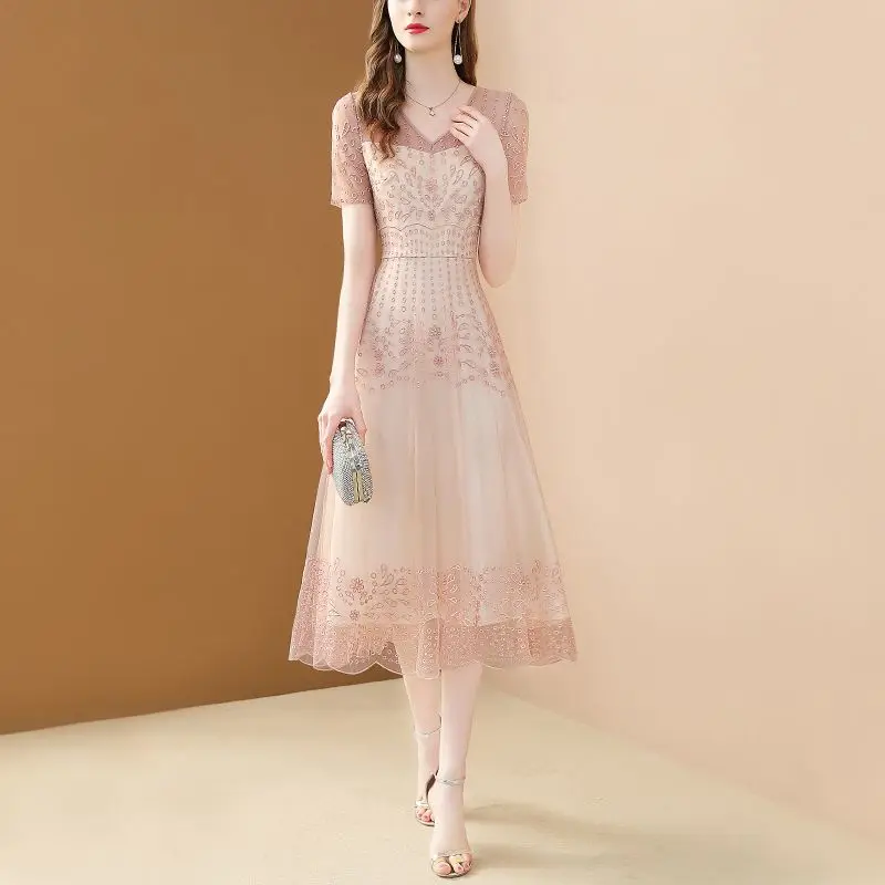 Mesh Embroidery Dress Women's Summer New Fashion V-Neck Waist Slim Mid length Dress
Mesh Embroidery Dress Women's Summer New Fashion V-Neck Waist Slim Mid length Dress