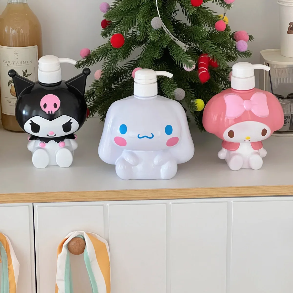 Sanrio Hello Kitty My Melody Cinnamoroll Kuromi Anime Lotion Bottle Press Dispenser Bottle Shampoo Bath Bottle Large Capacity
Sanrio Hello Kitty My Melody Cinnamoroll Kuromi Anime Lotion Bottle Press Dispenser Bottle Shampoo Bath Bottle Large Capacity