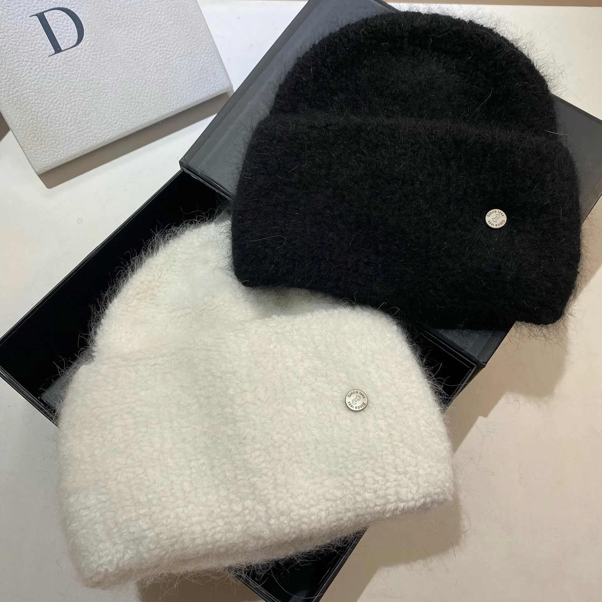 Luxury Brand Winter Warm Rabbit Hair Knitted Hat Russian Thickened and Enlarged Version Plush Ear Protection Hat for Women
Luxury Brand Winter Warm Rabbit Hair Knitted Hat Russian Thickened and Enlarged Version Plush Ear Protection Hat for Women