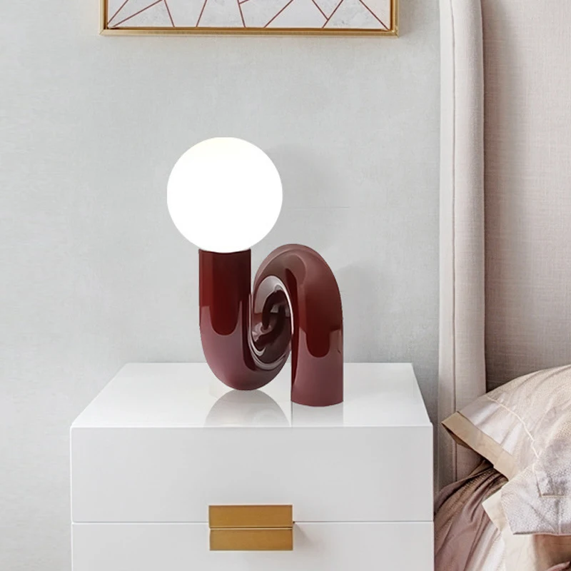 Modern Resin Led Table Lamp Glass Ball Bedroom Bedside Desk Light Children Room Designer Night Light for Living Room Home Decor
Modern Resin Led Table Lamp Glass Ball Bedroom Bedside Desk Light Children Room Designer Night Light for Living Room Home Decor
