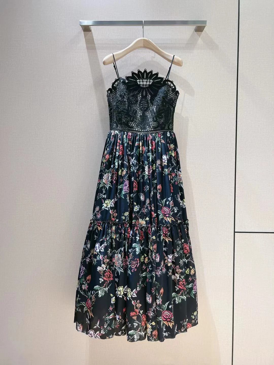Fyion Designer Long Runway Fashion Summer Women's Lace Embroidery Patchwork Floral Printed Bohemian Maxi Dress 2023
Fyion Designer Long Runway Fashion Summer Women's Lace Embroidery Patchwork Floral Printed Bohemian Maxi Dress 2023
