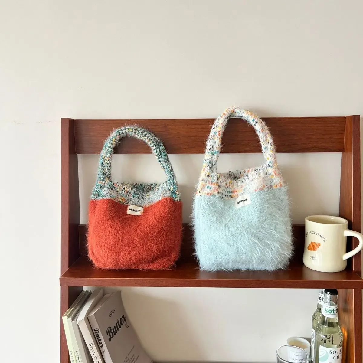 Korean 2024 New Knitted Contrast Color Fashion Handbag for Women French Cute Fur Mini Square Bag Women's Zero Wallet Ins
Korean 2024 New Knitted Contrast Color Fashion Handbag for Women French Cute Fur Mini Square Bag Women's Zero Wallet Ins