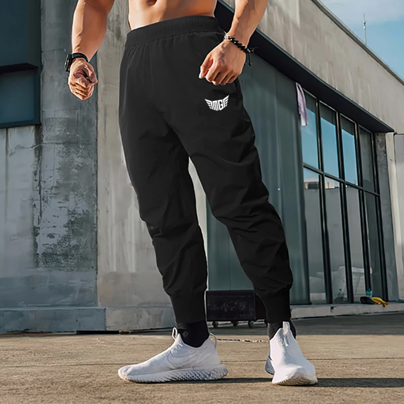 Mens Gym Bodybuilding Fitness Workout Pants Outdoor Training Running Sport Quick Dry Trousers Elastic Waist Drawstring Pockets
Mens Gym Bodybuilding Fitness Workout Pants Outdoor Training Running Sport Quick Dry Trousers Elastic Waist Drawstring Pockets