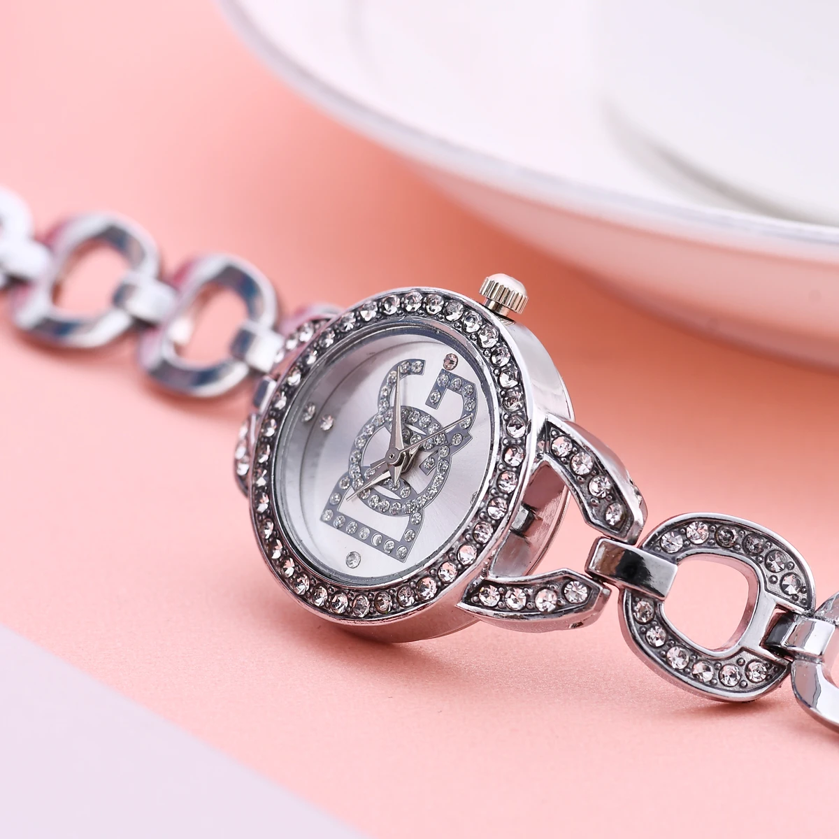 2022 Luxury Brand Women Rhinestone Fashion Full Steel Bracelet Watch Casual Boutique Ladies Dress Elegant Quartz Wristwatch
2022 Luxury Brand Women Rhinestone Fashion Full Steel Bracelet Watch Casual Boutique Ladies Dress Elegant Quartz Wristwatch