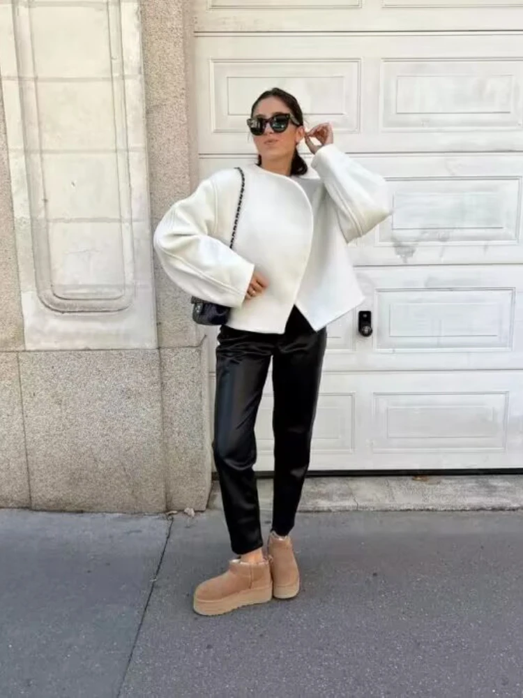 Chic New Autumn and Winter Wool Short Jacket Vintage Style Elegant Warm Polo Collar Solid Cardigan Coat Women's Street Clothing
Chic New Autumn and Winter Wool Short Jacket Vintage Style Elegant Warm Polo Collar Solid Cardigan Coat Women's Street Clothing
