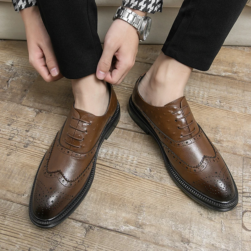 

Fashion British Style Pointed Toe Leather Shoes Lace Up Oxfords Business Men Leather Shoes Thick Soled Men Wedding Brogue Shoes