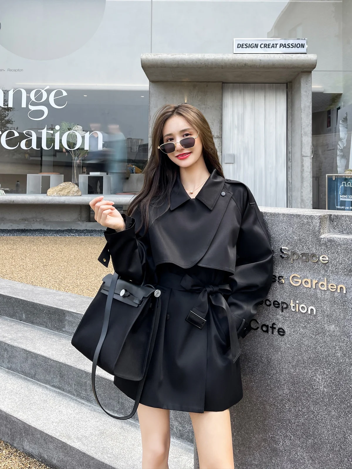 Short trench coat for women, small stature, 2023 Spring and Autumn New Korean version with a slim waist and casual mid length
Short trench coat for women, small stature, 2023 Spring and Autumn New Korean version with a slim waist and casual mid length