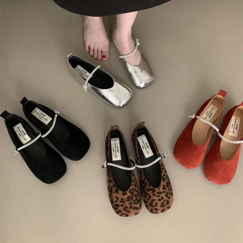 2024 Autumn Rhinestone Women Flat Shoes Fashion Round Toe Shallow Slip on Boat Shoes Soft Flat Heel Outdoor Dress Mary Jane Shoe
2024 Autumn Rhinestone Women Flat Shoes Fashion Round Toe Shallow Slip on Boat Shoes Soft Flat Heel Outdoor Dress Mary Jane Shoe