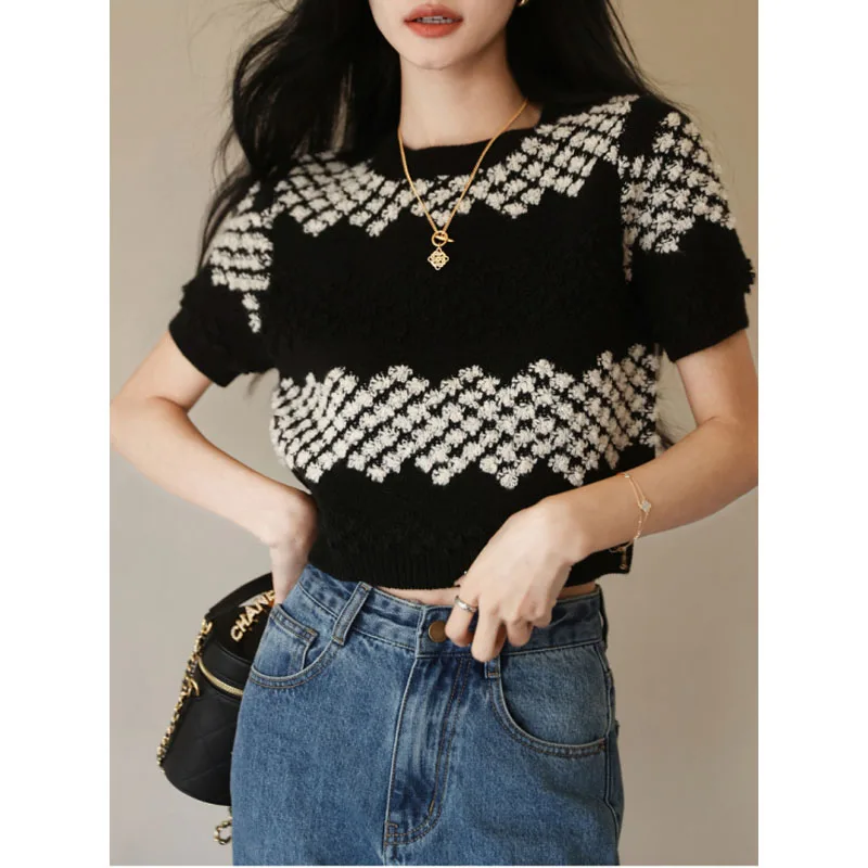 

New Women's Spring Autumn Contrast Color Round Neck Three-dimensional Jacquard Fashion Short Sleeve Casual Short Sweater Top