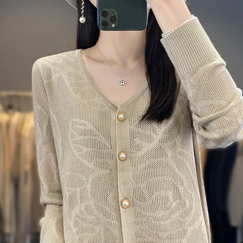 2024 women's spring cardigan O-neck elegant 100% Merino wool sweater hollow soft cashmere knitted jacket Korean fashion coat
2024 women's spring cardigan O-neck elegant 100% Merino wool sweater hollow soft cashmere knitted jacket Korean fashion coat