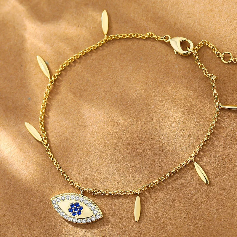 European and American Fashion Eye Pendant Bracelet for Women 2024 New Stainless Steel Crystal Bracelet Jewelry Accessories Gift
European and American Fashion Eye Pendant Bracelet for Women 2024 New Stainless Steel Crystal Bracelet Jewelry Accessories Gift