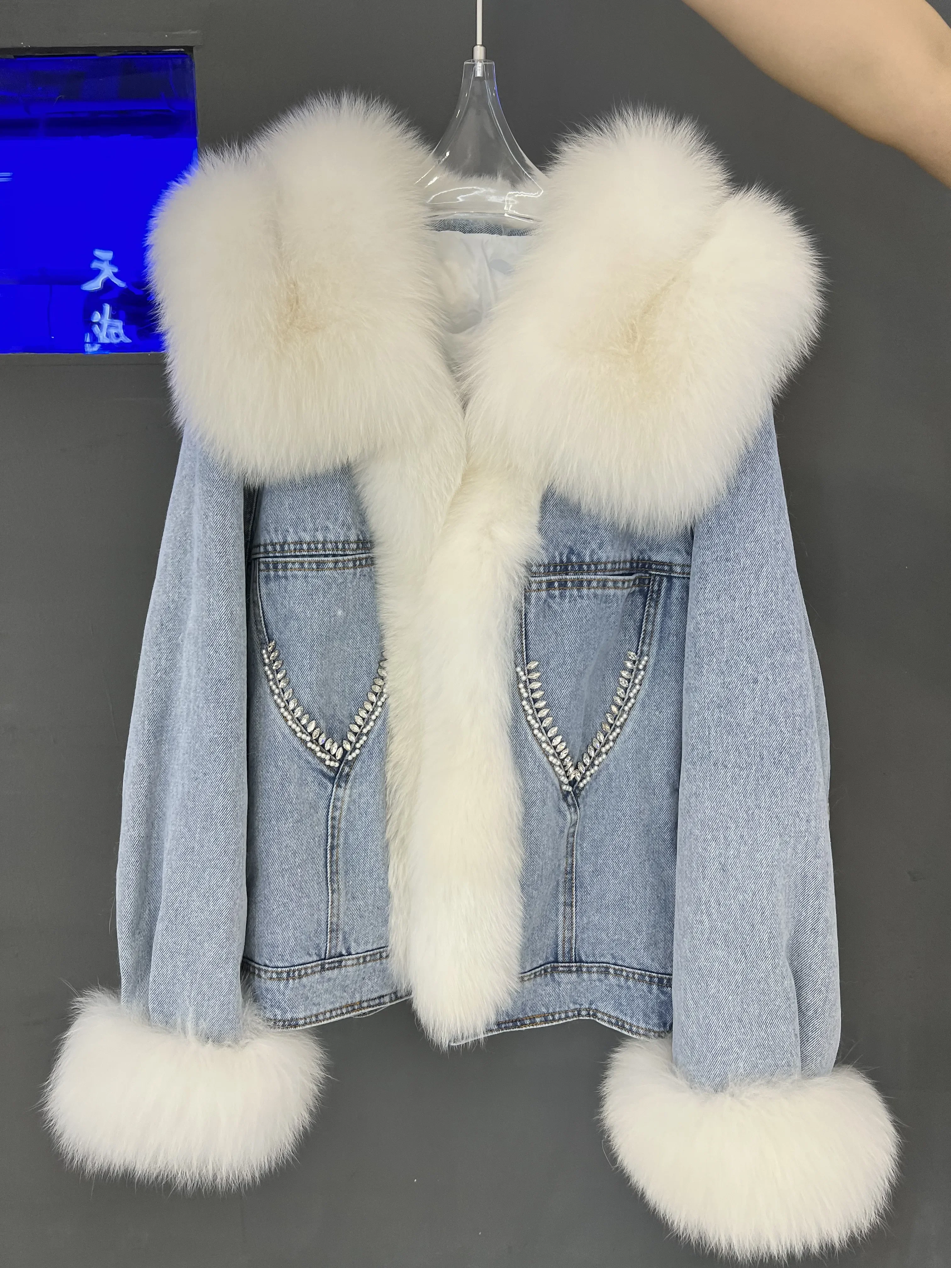 Real Big Fox Fur Collar Cowboy Coat Navy Light Luxury 2023 New Thick Warm Fluffy Fur Casual Knitted Goose Down Jacket for Women
Real Big Fox Fur Collar Cowboy Coat Navy Light Luxury 2023 New Thick Warm Fluffy Fur Casual Knitted Goose Down Jacket for Women