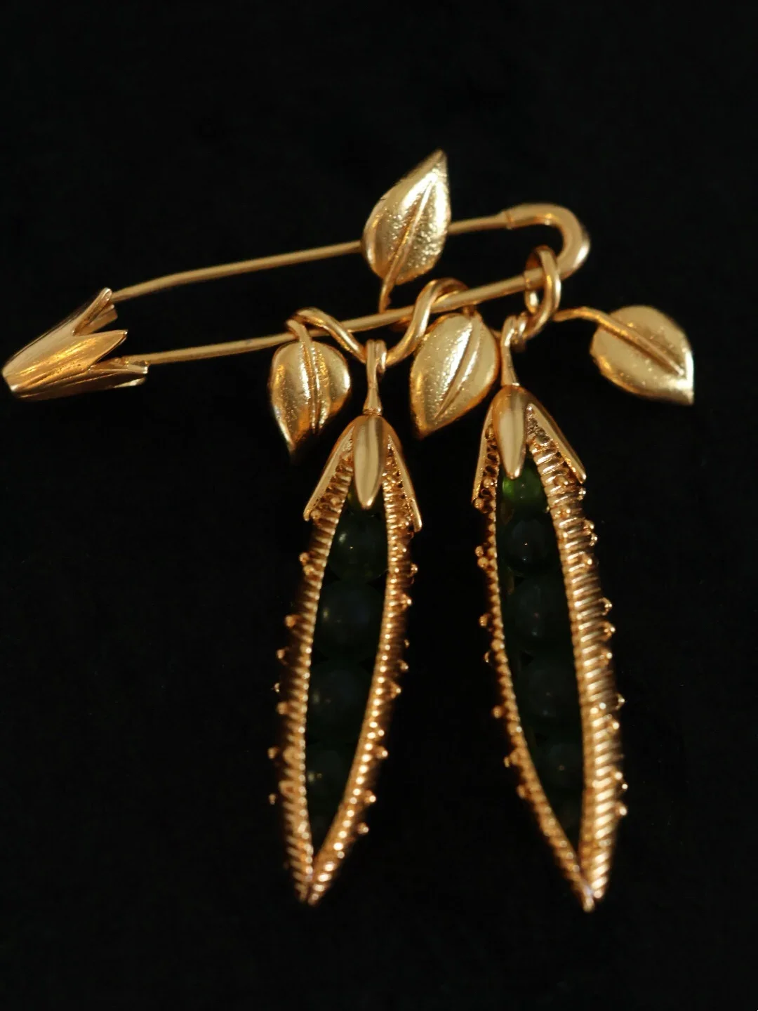 Autumn and Winter New Women's Fashion Vintage Inlaid Gold-plated Brooch Jewelry Accessories
Autumn and Winter New Women's Fashion Vintage Inlaid Gold-plated Brooch Jewelry Accessories