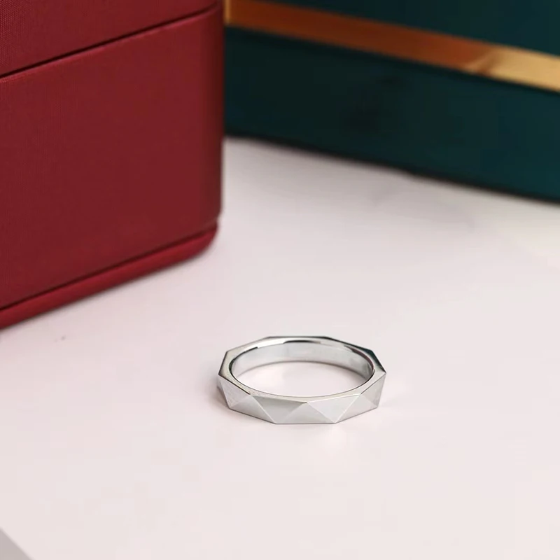 Fashion trend geometric ring original brand high -quality women's holiday wedding ring gift
Fashion trend geometric ring original brand high -quality women's holiday wedding ring gift