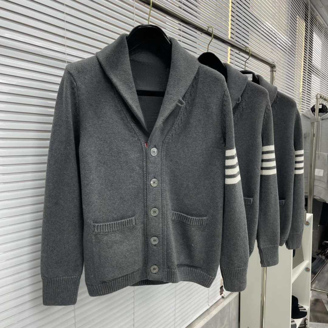 Men Cardigan Autumn Winter Striped Sweater Lapel Bib Button Knit Men's And Women's Casual Cardigan Long-sleeved Coat
Men Cardigan Autumn Winter Striped Sweater Lapel Bib Button Knit Men's And Women's Casual Cardigan Long-sleeved Coat