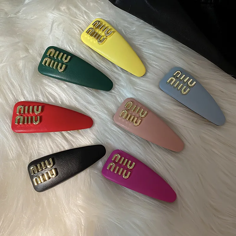 M Letter Hairpin Pu Leather Spring Clip Women's Light Luxury Fringe Clip 7cm Multi-colored Side Clip Headwear
M Letter Hairpin Pu Leather Spring Clip Women's Light Luxury Fringe Clip 7cm Multi-colored Side Clip Headwear