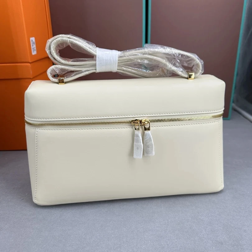 Сумка-Ланч-бокс из натуральной кожи, 27 см
Сумка-Ланч-бокс из натуральной кожи, 27 см