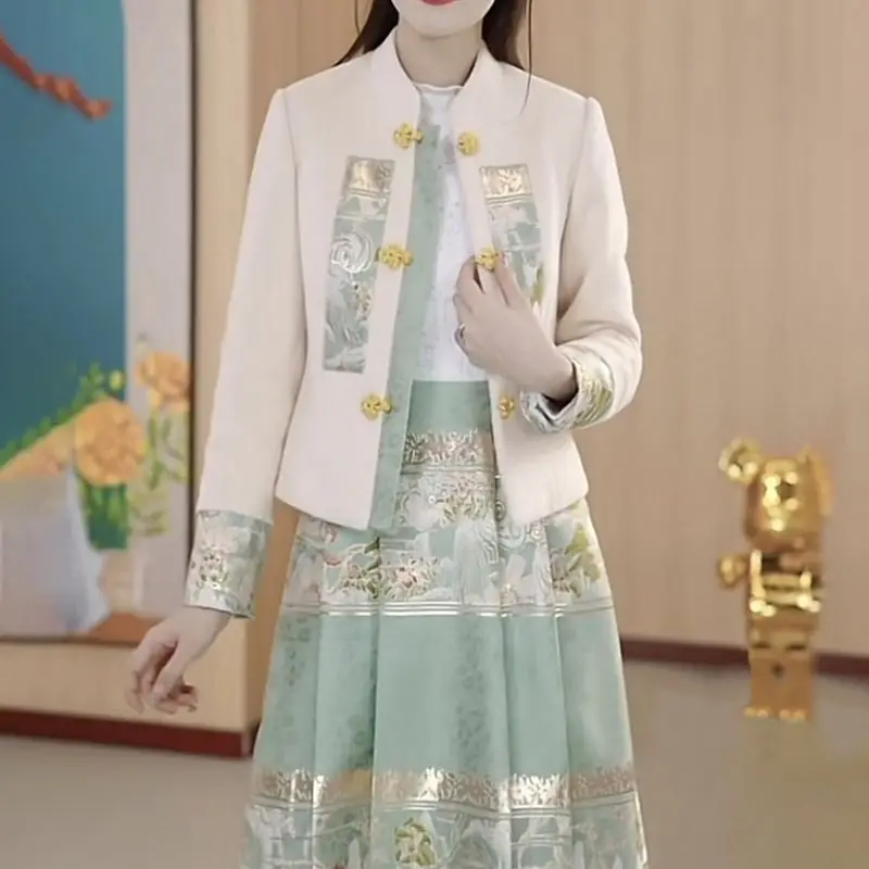 Женское платье с вышивкой и воротником-стойкой, осень 2024 
Женское платье с вышивкой и воротником-стойкой, осень 2024