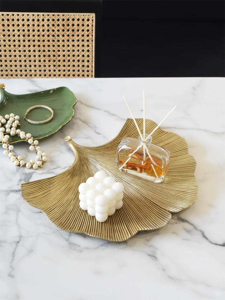 Nordic Hallway Leaf Jewelry Ceramic Storage Tray Fruit Snack Aromatherapy Candle Golden Light Luxury Tray Decorations
Nordic Hallway Leaf Jewelry Ceramic Storage Tray Fruit Snack Aromatherapy Candle Golden Light Luxury Tray Decorations