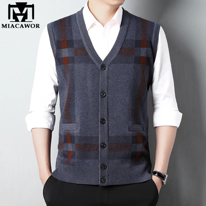 New Brand Plaid Knitted Wool Sleeveless Sweater Men Autumn Winter Casual Vest Vintage Buttons Cardigan Male Clothing Y521
New Brand Plaid Knitted Wool Sleeveless Sweater Men Autumn Winter Casual Vest Vintage Buttons Cardigan Male Clothing Y521
