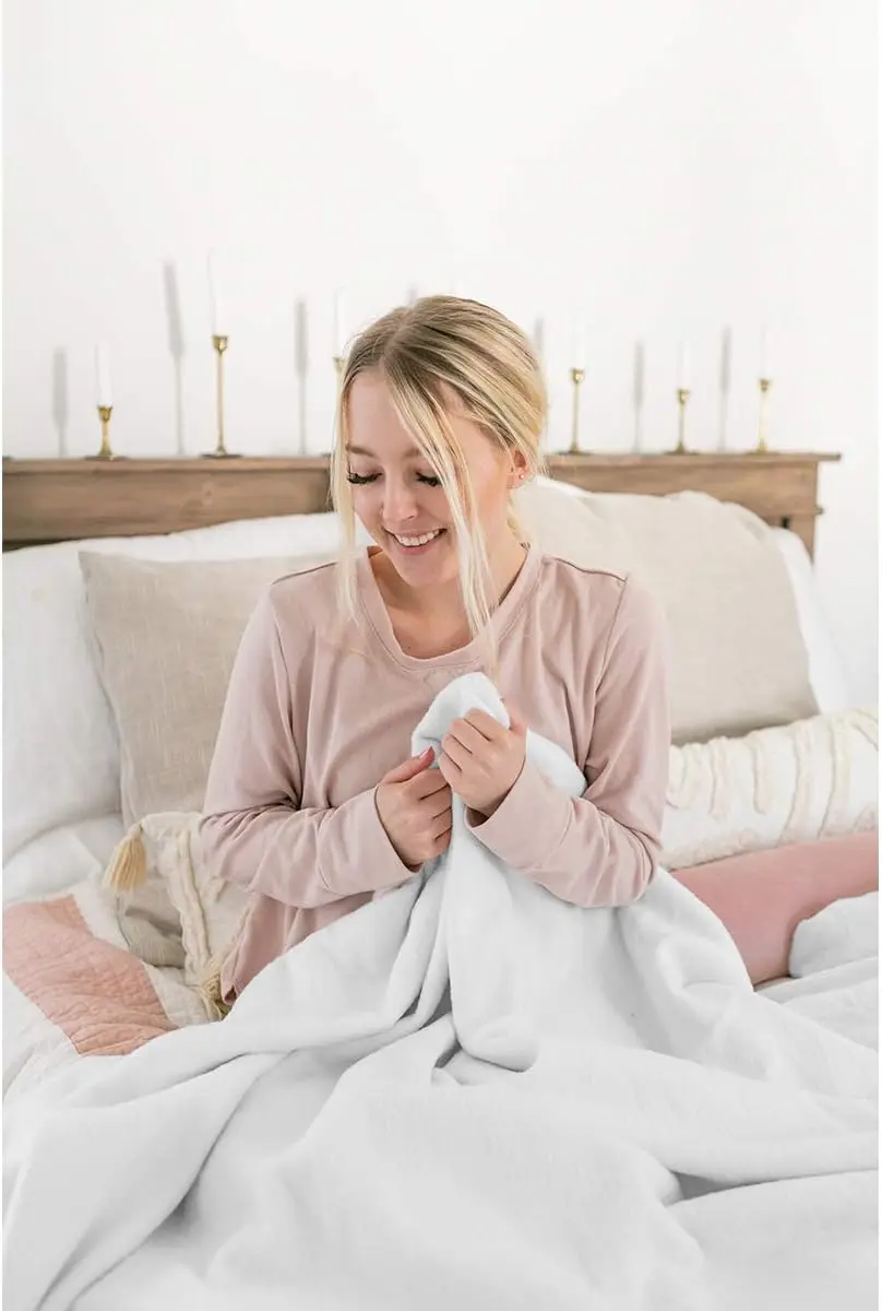 Peacock Alley All Seasons Luxury Cotton Blanket - 100% Long Staple Cotton Throw Blanket for Sofa and Bed - King/Cali King (White
Peacock Alley All Seasons Luxury Cotton Blanket - 100% Long Staple Cotton Throw Blanket for Sofa and Bed - King/Cali King (White