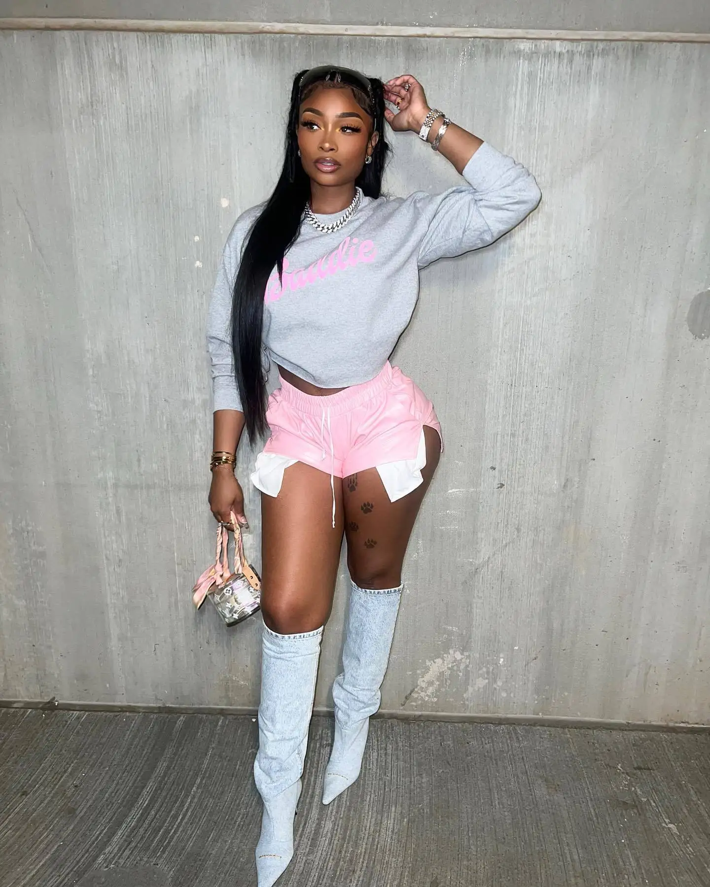 LEOSD High waist Pink Pocket PU Shorts Streetwear Summer Women Clothing Casual Fashion Bottom Short Pants Y2K Party Clubwear
LEOSD High waist Pink Pocket PU Shorts Streetwear Summer Women Clothing Casual Fashion Bottom Short Pants Y2K Party Clubwear