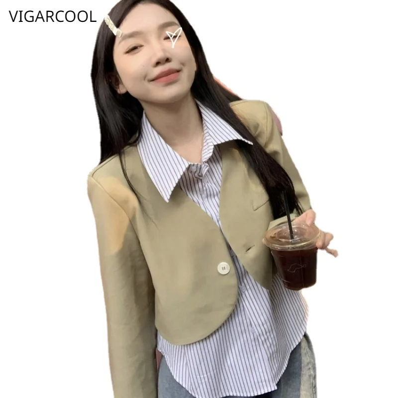 

2023 Spring New Elegant Commuter Stripe Spliced Suit Coat Fake Two Piece Design Sense Polo Neck Long Sleeve Unique Top for Women