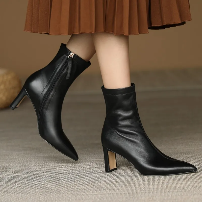 Genuine Leather Women's Pointed Ankle Boots Sexy Party Dress Shoes Female Black White Chunky High Heels Short Boots New Trends
Genuine Leather Women's Pointed Ankle Boots Sexy Party Dress Shoes Female Black White Chunky High Heels Short Boots New Trends
