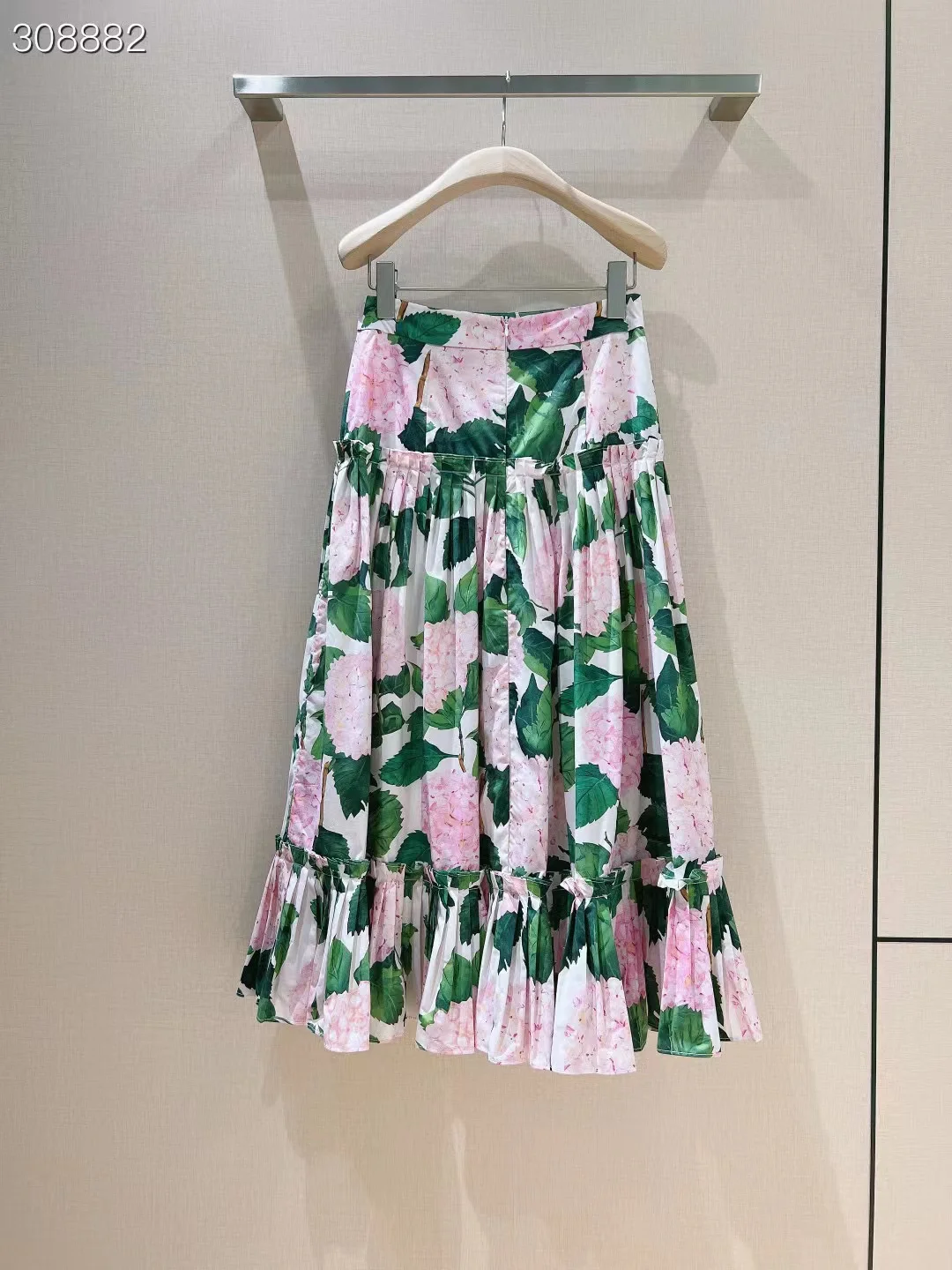 2023 Floral Print Midi Skirt Runway Women Elegant High Waist Elastic Cotton Skirts Fashion Holiday Ruffles Clothes
2023 Floral Print Midi Skirt Runway Women Elegant High Waist Elastic Cotton Skirts Fashion Holiday Ruffles Clothes
