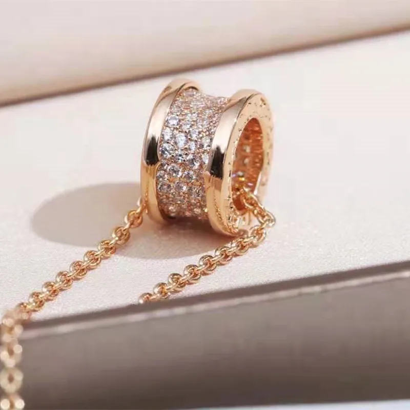 Small waist pattern electroplated with 18K rose gold craftsmanship titanium steel lock chain
Small waist pattern electroplated with 18K rose gold craftsmanship titanium steel lock chain