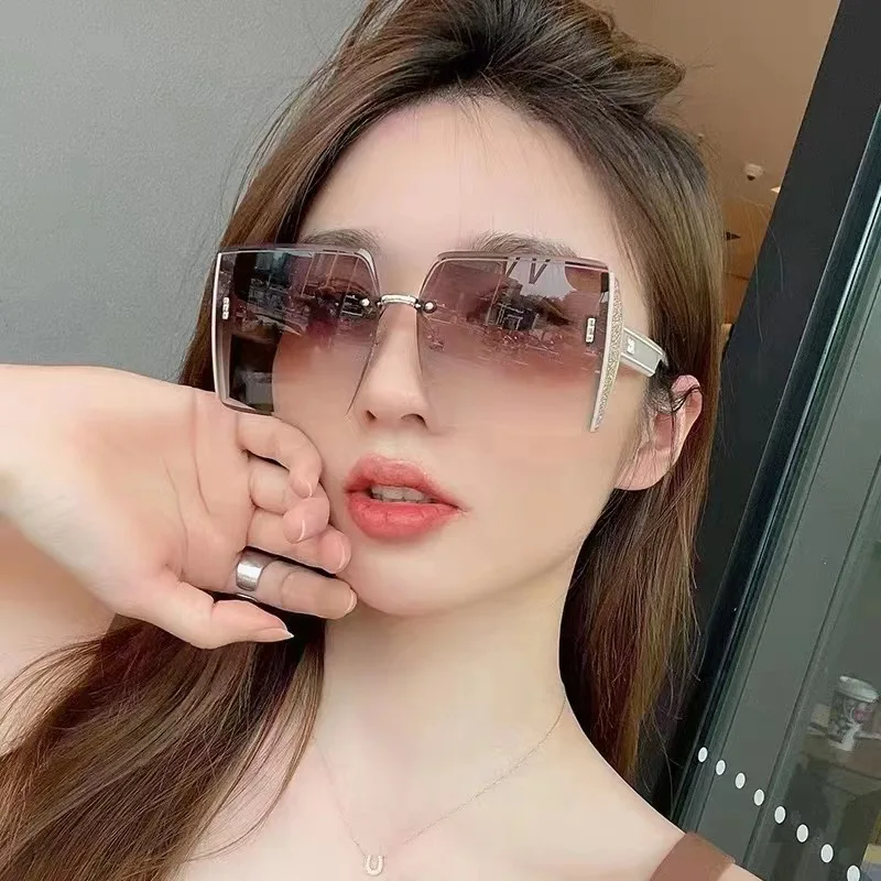 2023 new square rimless cut ins Sunglasses big face thin glasses big frame fashionable sunglasses brand design classic uv400
2023 new square rimless cut ins Sunglasses big face thin glasses big frame fashionable sunglasses brand design classic uv400