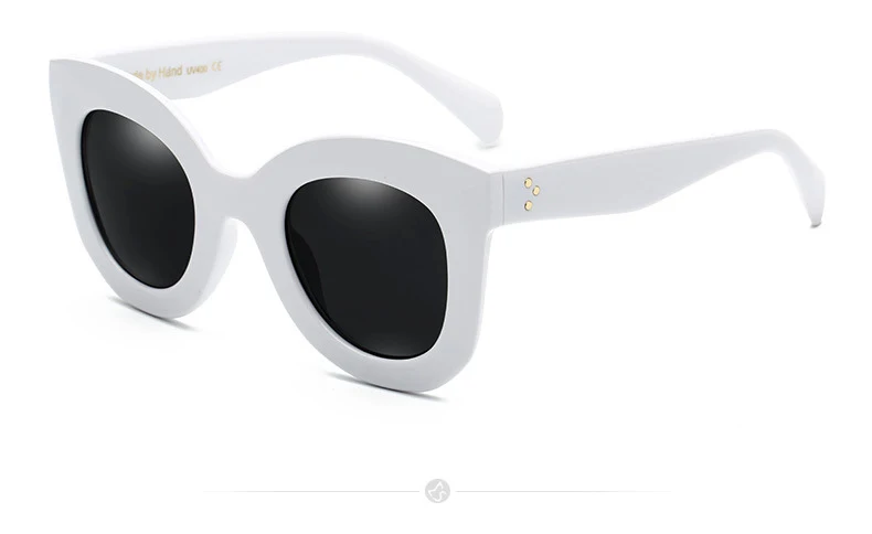 Kobiece modne okulary przeciwsłoneczne – klasyczne, vintage z głęboką niebieską ramką 18 S39a250e663c24f94aa9b19f0791febbbf