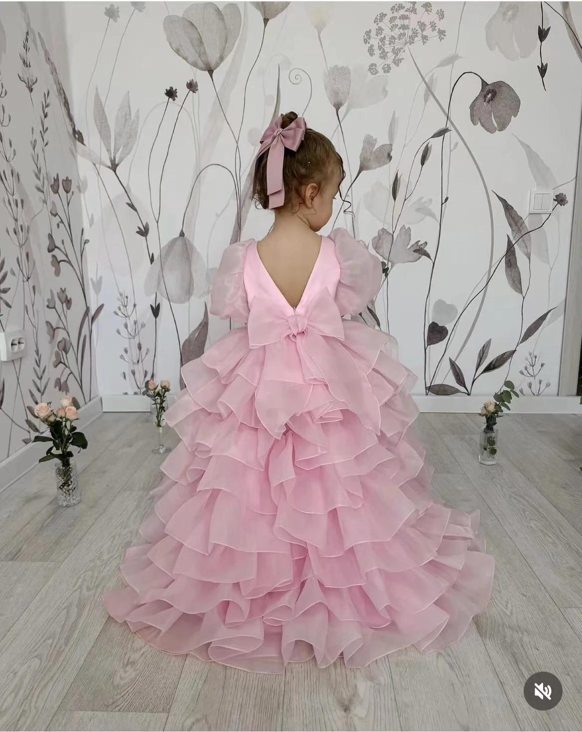 

Многослойное розовое Цветочное платье для девочки на свадьбу, розовое Пышное Бальное Платье с коротким рукавом, V-образным вырезом и бантом для детей на день рождения, первого причастия