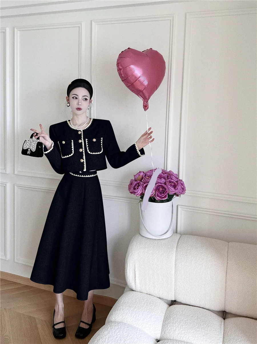 Fashionable lady-style French dress elegant style suit women 2023 spring new design short jacket half-length skirt aesthetic
Fashionable lady-style French dress elegant style suit women 2023 spring new design short jacket half-length skirt aesthetic