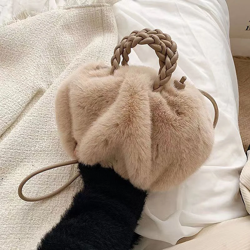 2023 Autumn and Winter New Handbag Pleated Cloud Bag Plush Underarm One Shoulder Crossbody Small Bag Holiday Gifts for Women
2023 Autumn and Winter New Handbag Pleated Cloud Bag Plush Underarm One Shoulder Crossbody Small Bag Holiday Gifts for Women