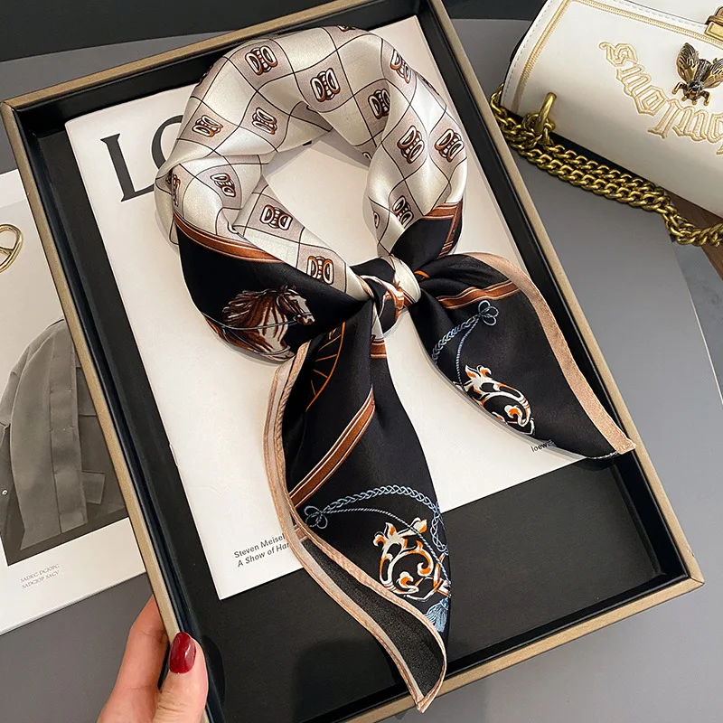 2022 Carriage Spring and Autumn New Silk Scarves Women's Decorative Squares Mulberry Small Shawls
2022 Carriage Spring and Autumn New Silk Scarves Women's Decorative Squares Mulberry Small Shawls