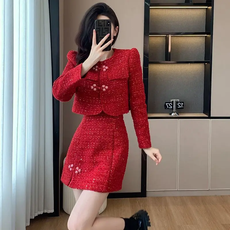 Red Elegant Buckle New Chinese Style Women's Short Suit Jacket Skirt 2023 Spring and Autumn High Sense Coat Skirt Two-piece Set
Red Elegant Buckle New Chinese Style Women's Short Suit Jacket Skirt 2023 Spring and Autumn High Sense Coat Skirt Two-piece Set