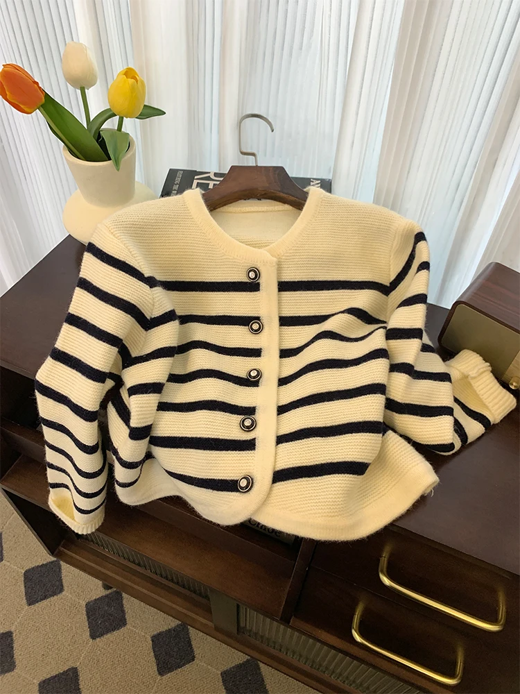 Women's Striped Cardigan Knitted Sweater Fashion Ladies Long Sleeve Sweater Korean Y2k Vintage Jumper Sweater Top Clothes Autumn
Women's Striped Cardigan Knitted Sweater Fashion Ladies Long Sleeve Sweater Korean Y2k Vintage Jumper Sweater Top Clothes Autumn