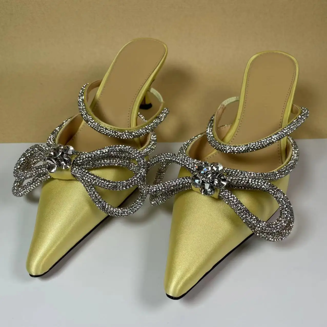2022Ladies Pointed Toe High Heels Rhinestone Bow Satin Summer Genuine Leather High Heels Party Shoes Crystal Ball Shoes Slippers
2022Ladies Pointed Toe High Heels Rhinestone Bow Satin Summer Genuine Leather High Heels Party Shoes Crystal Ball Shoes Slippers