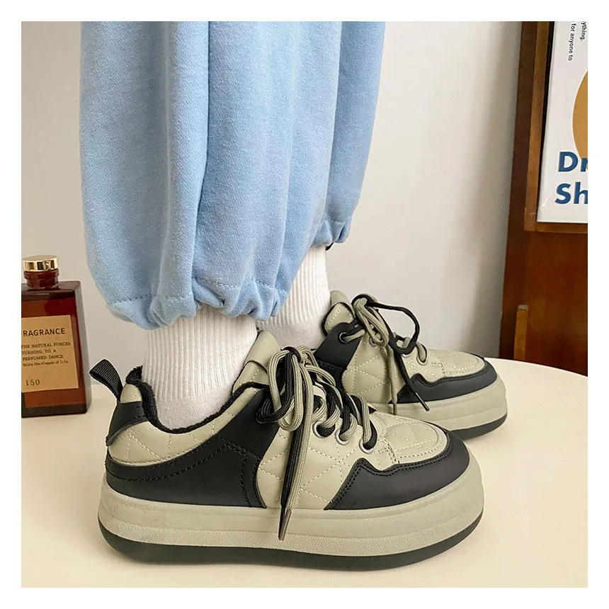 Women Shoes Thick Soled Cotton Board Shoes Autumn/Winter Vintage Plush Casual Sports Shoes Lace Up Warm Women Shoes 24-112
Women Shoes Thick Soled Cotton Board Shoes Autumn/Winter Vintage Plush Casual Sports Shoes Lace Up Warm Women Shoes 24-112