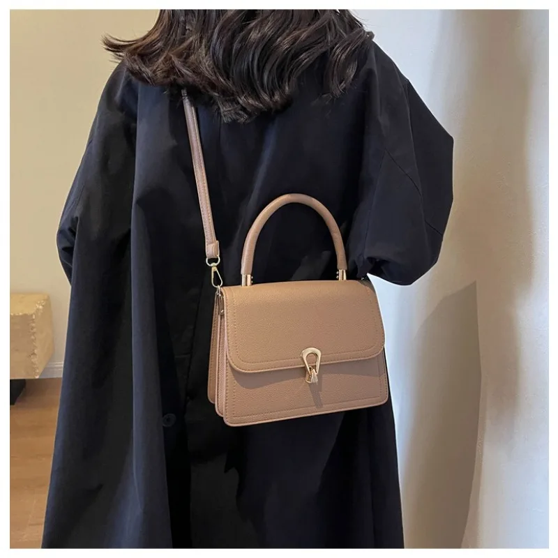 High-quality Small Crossbody Bag Women's New Versatile Women's Handbag Small Square Shoulder Bag Niche Fashion Crossbody Bag
High-quality Small Crossbody Bag Women's New Versatile Women's Handbag Small Square Shoulder Bag Niche Fashion Crossbody Bag