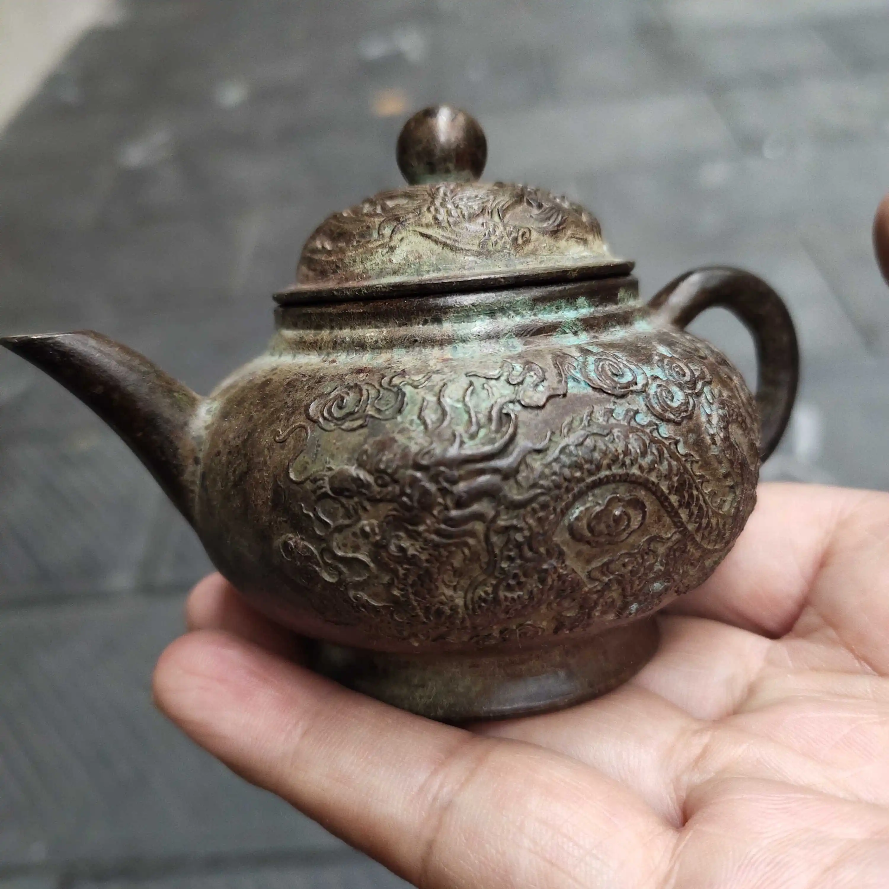 

Antique bronze collection: Antique pure copper made old dragon and phoenix wine pots and teapots