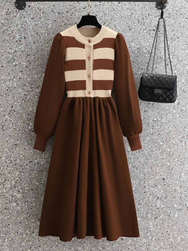 Женское трикотажное платье в полоску, с высокой талией 
Женское трикотажное платье в полоску, с высокой талией