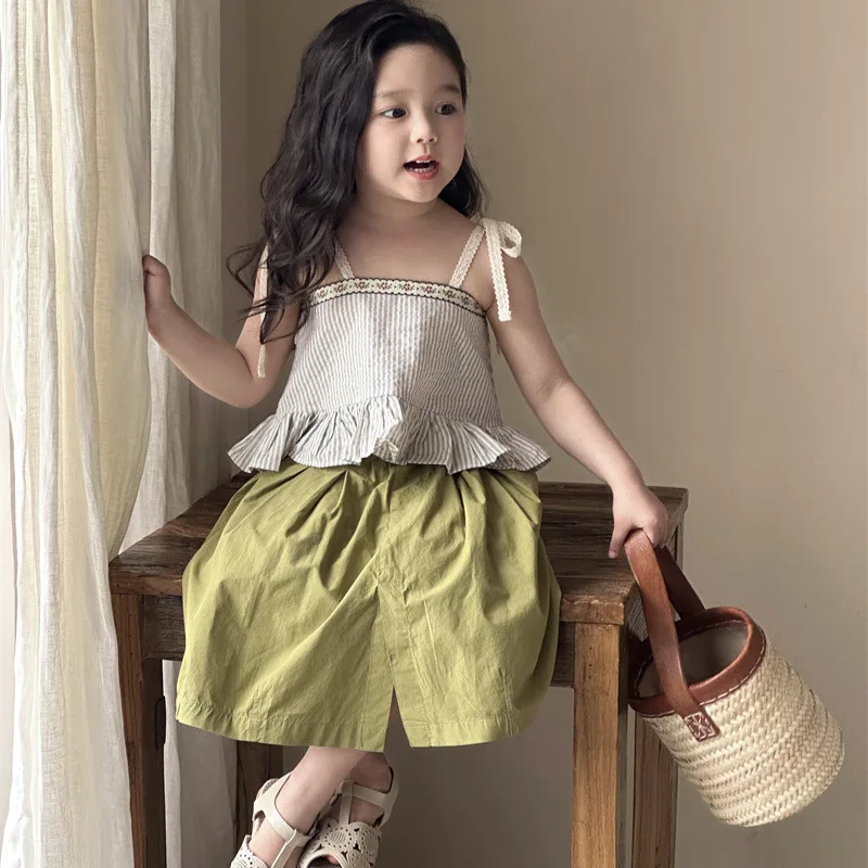 Детские брюки, Новинка лета 2024, одежда, корейские топы и юбка для девочек, простая модная свободная Милая винтажная плиссированная юбка принцессы
Детские брюки, Новинка лета 2024, одежда, корейские топы и юбка для девочек, простая модная свободная Милая винтажная плиссированная юбка принцессы