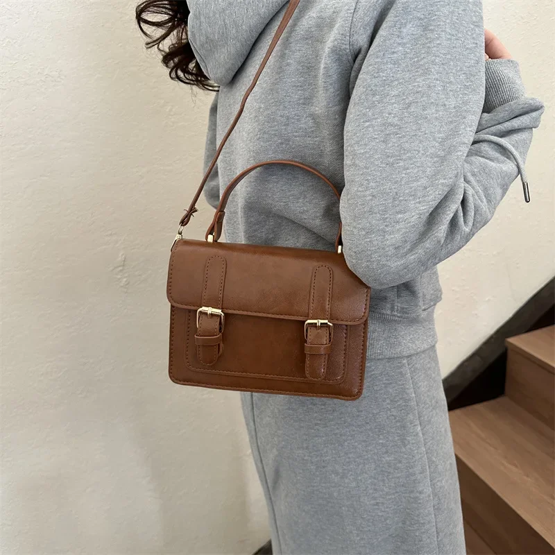 Vintage Cambridge Handbag Crossbody Bag Women's New Fashion Versatile Small Square Shoulder Bag Premium Niche Trend Shoulder Bag
Vintage Cambridge Handbag Crossbody Bag Women's New Fashion Versatile Small Square Shoulder Bag Premium Niche Trend Shoulder Bag