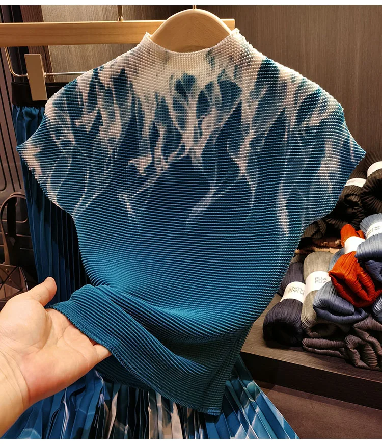 Miyake Pleated Suit Women 2023 Summer Gradient Color Printed Stretchy Pullover Top and High Waist Pleated Skirt Two-Piece Set
Miyake Pleated Suit Women 2023 Summer Gradient Color Printed Stretchy Pullover Top and High Waist Pleated Skirt Two-Piece Set