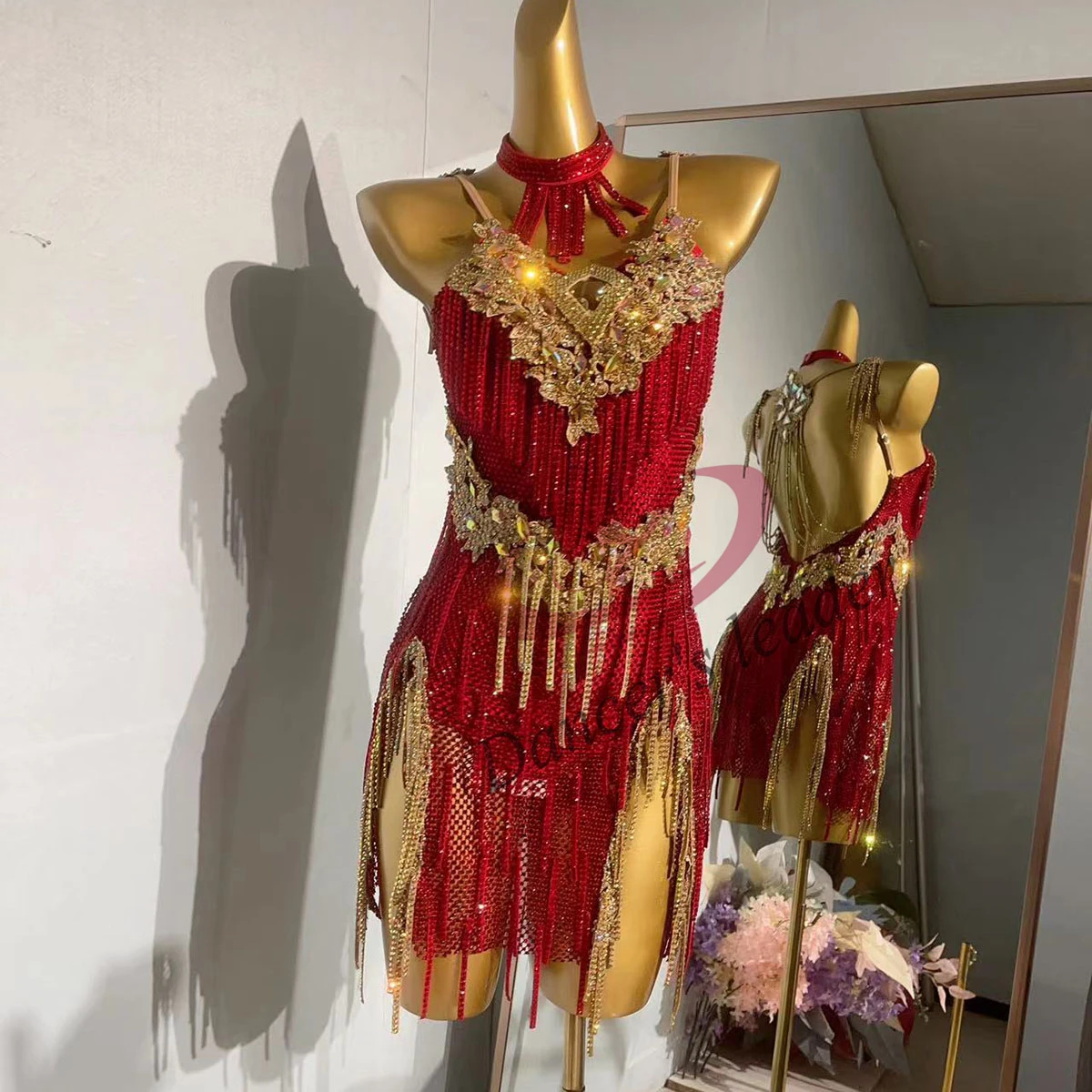 Latin Dance Dress High-end Customized Full Drill Mesh Style Super Flash Cha Cha Tango Female Adult Stage Professional Clothing
Latin Dance Dress High-end Customized Full Drill Mesh Style Super Flash Cha Cha Tango Female Adult Stage Professional Clothing