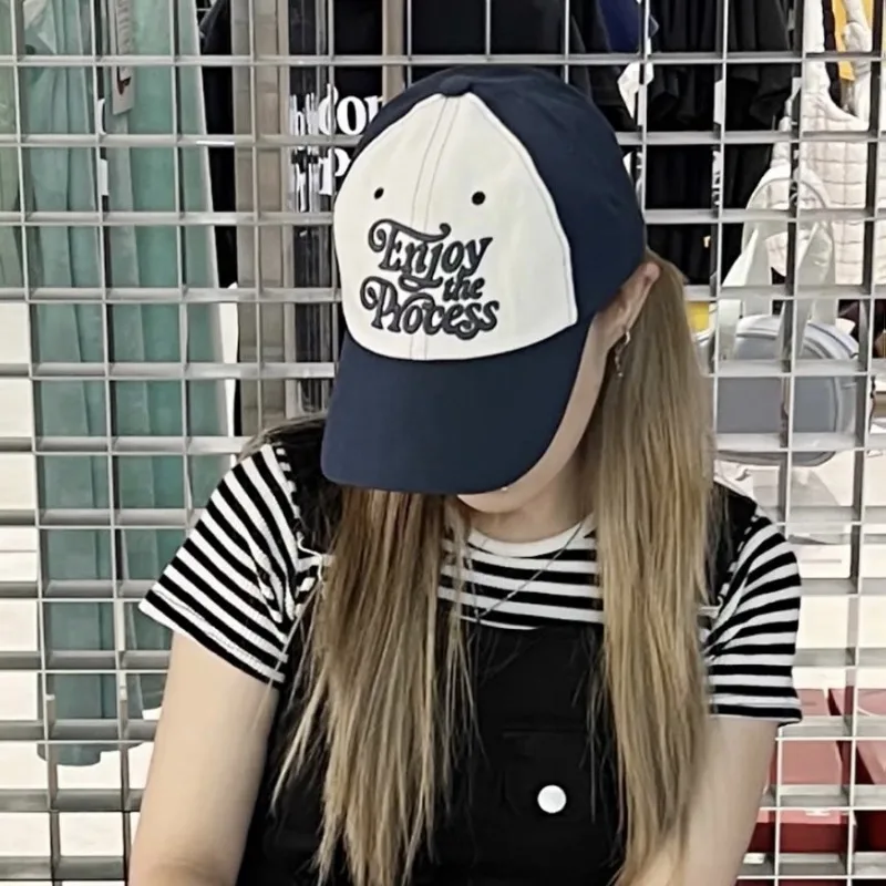 Женская бейсбольная кепка в стиле ретро, Универсальная Спортивная Кепка с мягким верхом в Корейском стиле, модные регулируемые мужские кепки в стиле хип-хоп с Вышивкой Букв, весна 2024
Женская бейсбольная кепка в стиле ретро, Универсальная Спортивная Кепка с мягким верхом в Корейском стиле, модные регулируемые мужские кепки в стиле хип-хоп с Вышивкой Букв, весна 2024