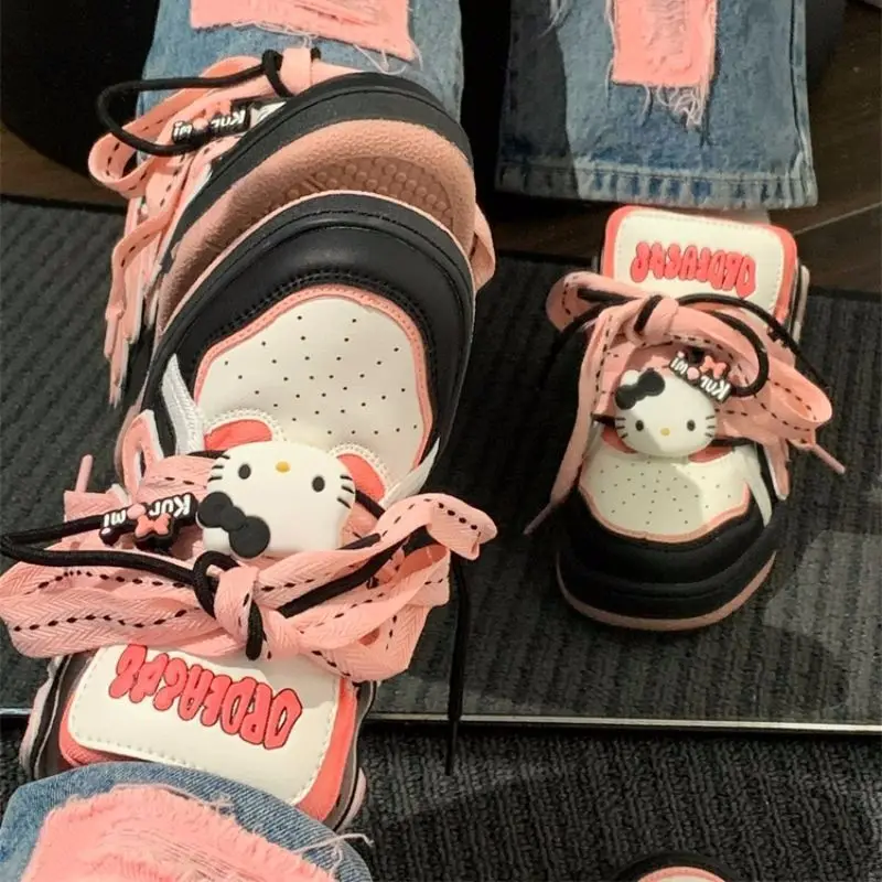 Kawaii Sanrio, Hello Kitty кожаные женские кроссовки аниме повседневные кроссовки мультфильм дышащая обувь на платформе Лоферы для женщин
Kawaii Sanrio, Hello Kitty кожаные женские кроссовки аниме повседневные кроссовки мультфильм дышащая обувь на платформе Лоферы для женщин
