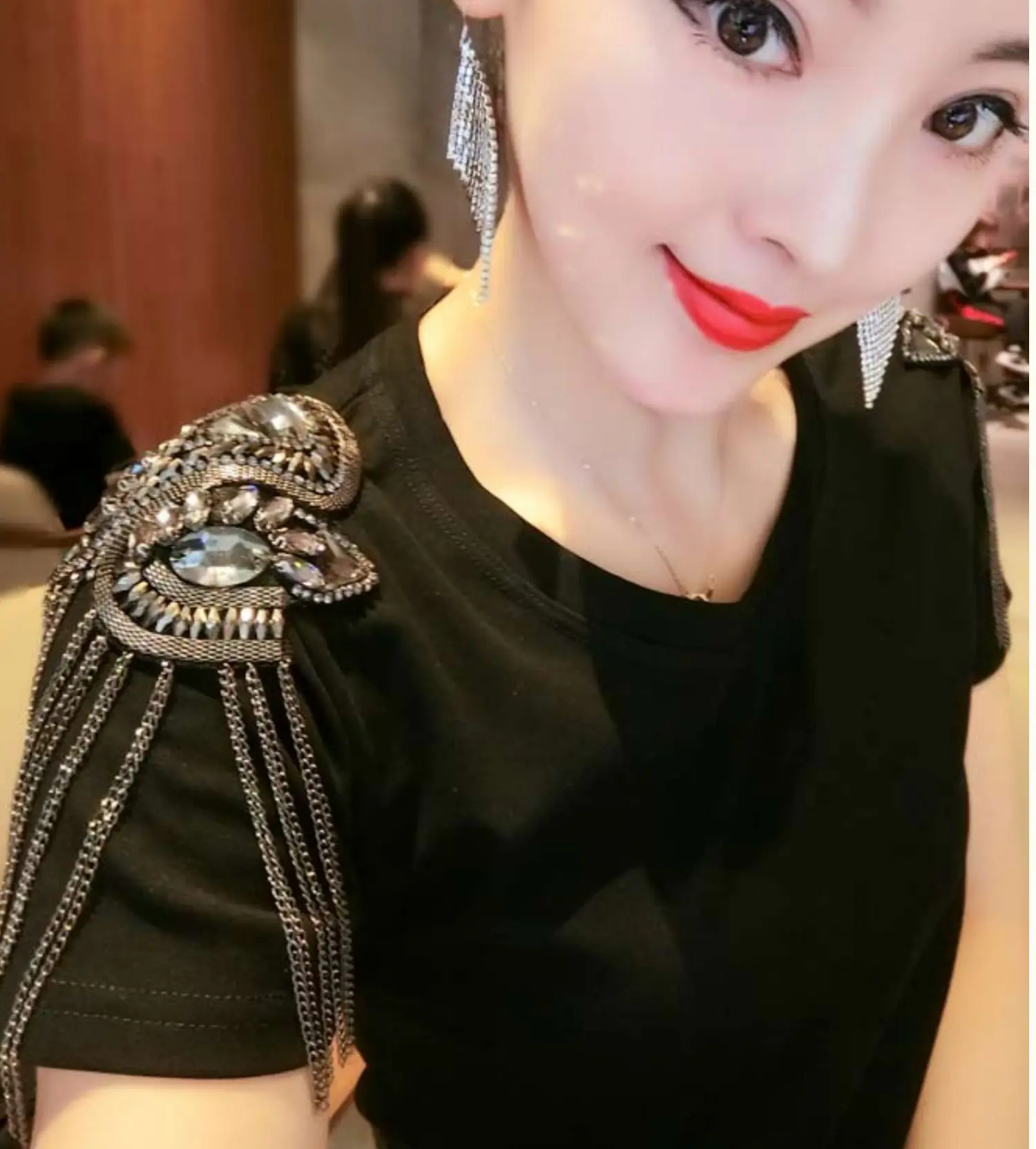 Fashion T Shirt Women 2022 Summer New Tassel Diamond-Embedded Shoulder Short-Sleeved Tshirt Ladies Clothing Top Black
Fashion T Shirt Women 2022 Summer New Tassel Diamond-Embedded Shoulder Short-Sleeved Tshirt Ladies Clothing Top Black